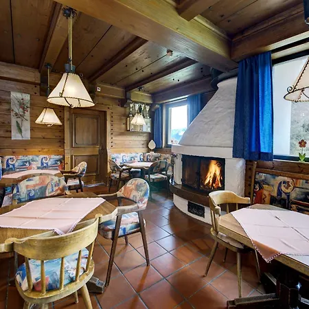 Chalet On Zettersfeld With Dolomites Views, Cleaning Included Apartmán *
