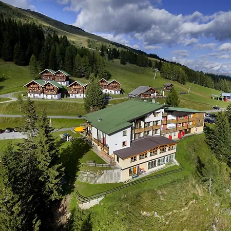 Chalet On Zettersfeld With Dolomites Views, Cleaning Included *
