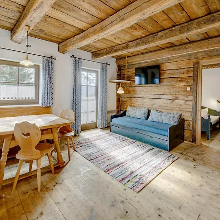 Chalet On Zettersfeld With Dolomites Views, Cleaning Included Apartmán *